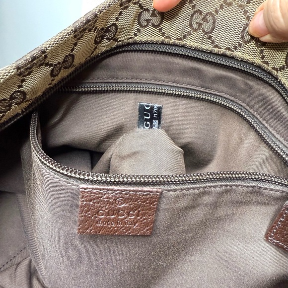 Authentic Gucci unisex messenger bag - Picture 12 of 15